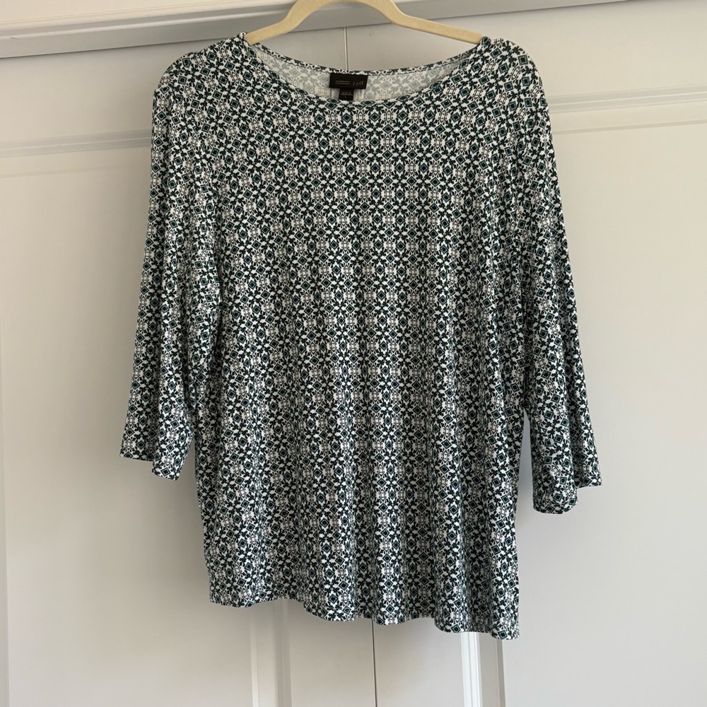 J. Jill Green and White Patterned Blouse with Stretch 3/4 sleeves